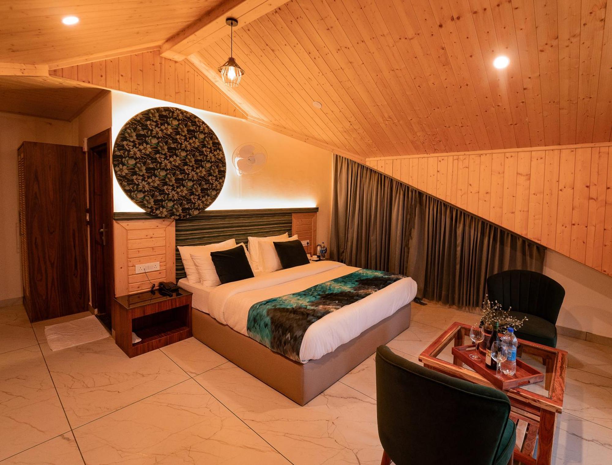 Hotel Nazaara - A Luxe Retreat à Manāli Extérieur photo