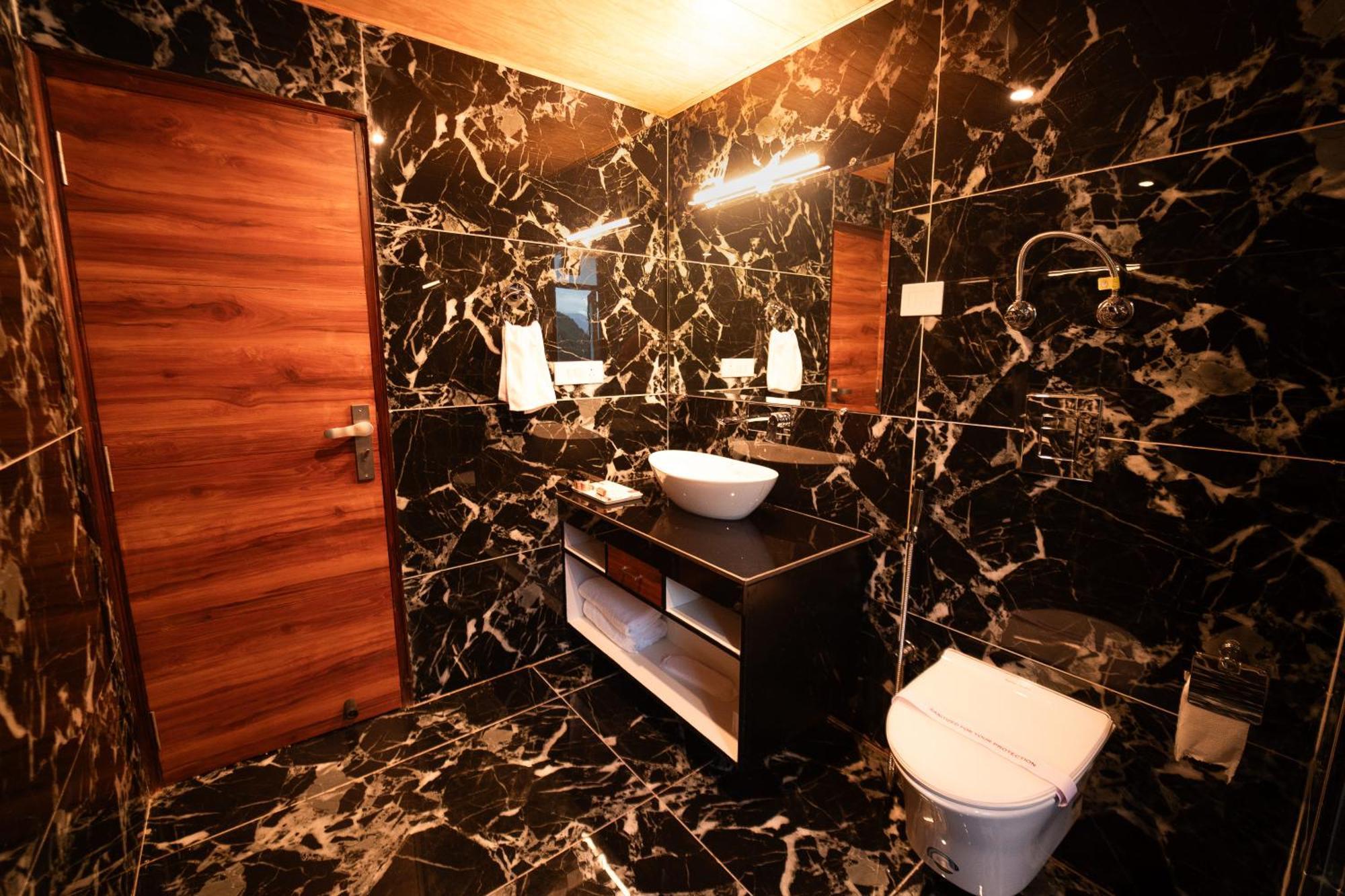 Hotel Nazaara - A Luxe Retreat à Manāli Extérieur photo
