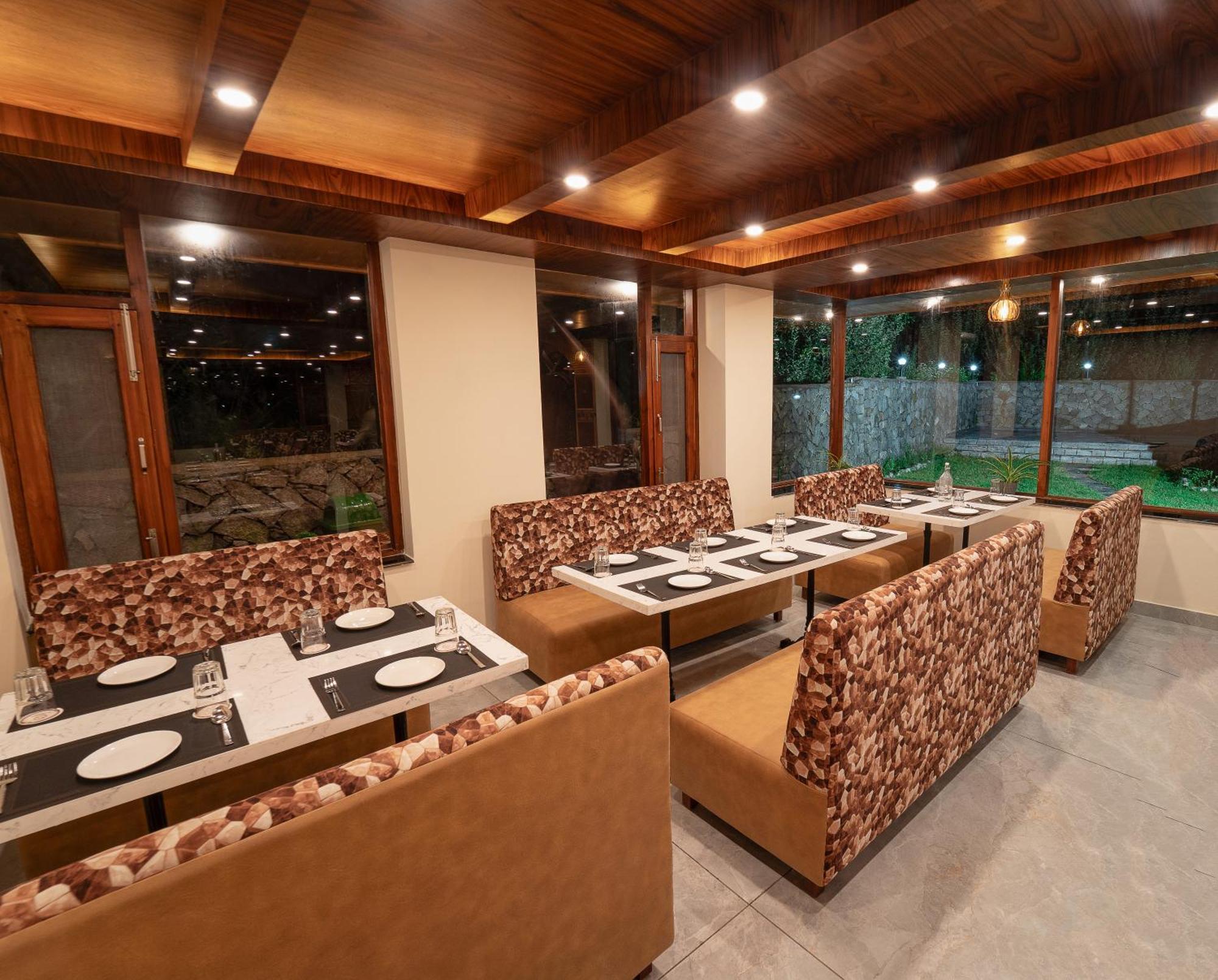Hotel Nazaara - A Luxe Retreat à Manāli Extérieur photo