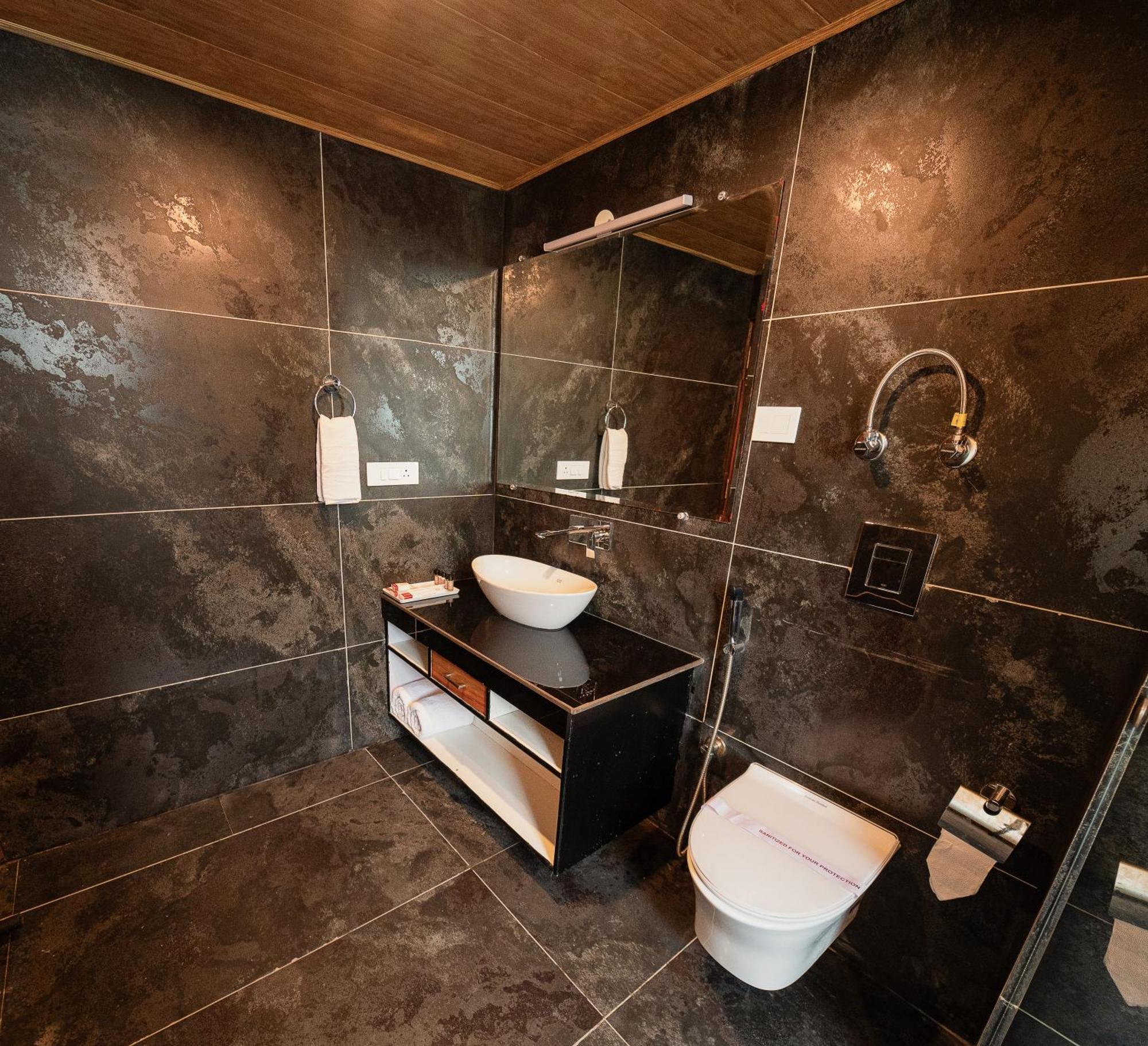Hotel Nazaara - A Luxe Retreat à Manāli Extérieur photo